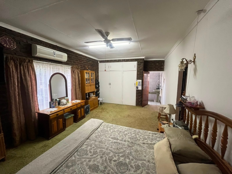 4 Bedroom Property for Sale in Safari Gardens North West
